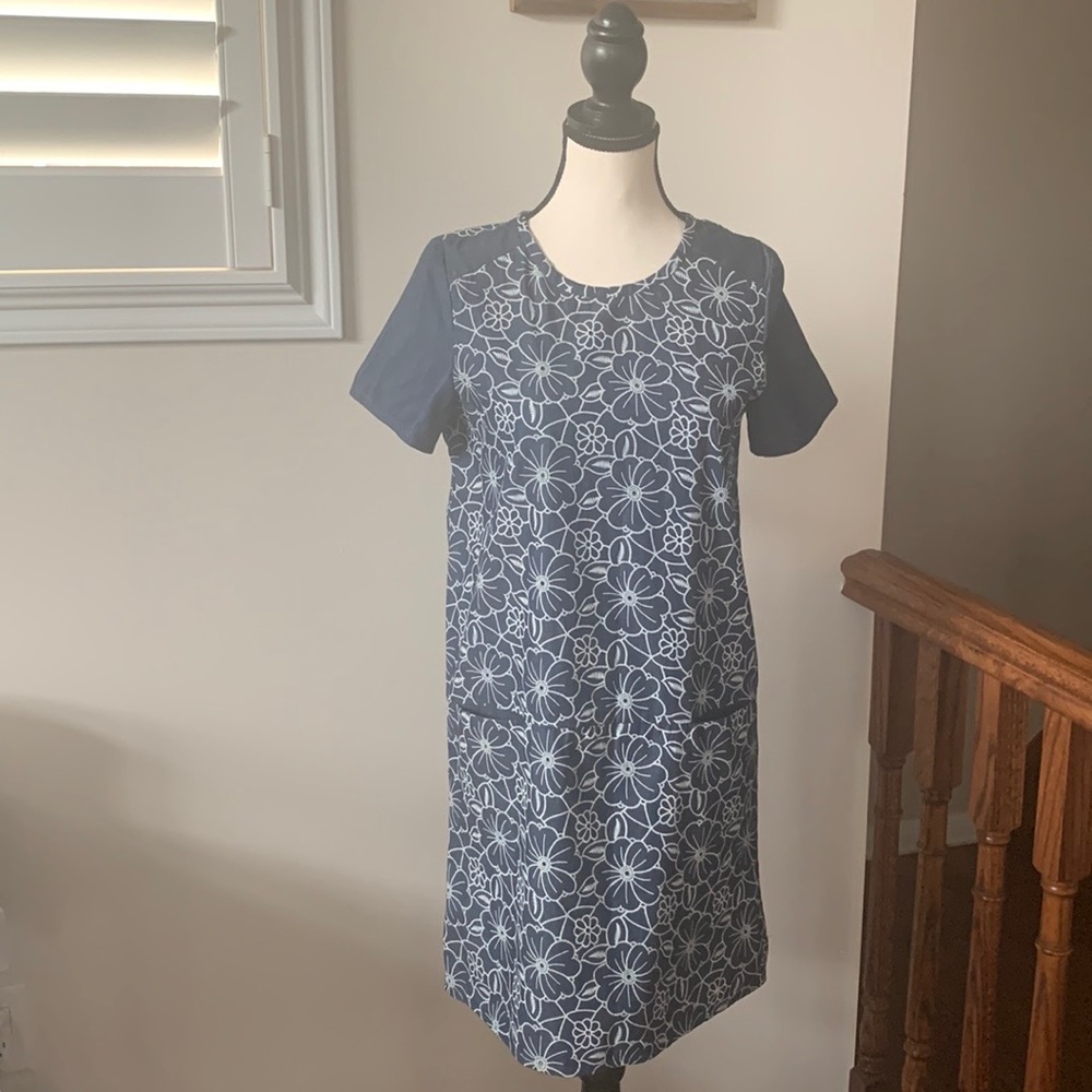 Embroidered floral mini dress with pockets, Sz 4!